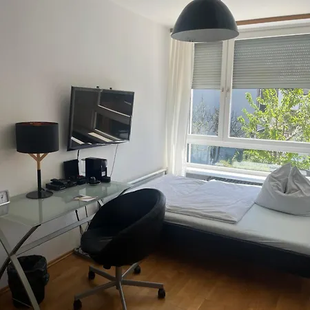 Gemuetliches Mit Garten Und Fitnessstudio Homestay